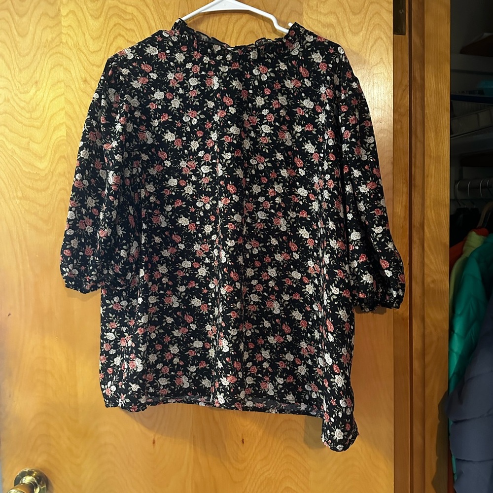 High neck floral blouse 4XL; first as 2XL
